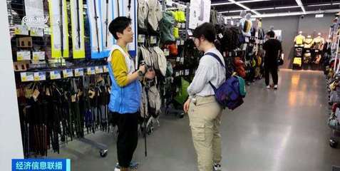 徒步登山熱帶火戶外用品市場，登山杖銷量同比暴漲900%